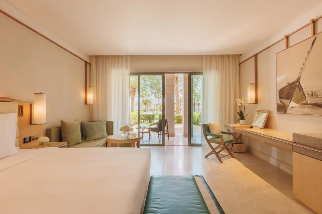 Jumeirah-Muscat-Bay-Deluxe-Garden-Room-King-Bed