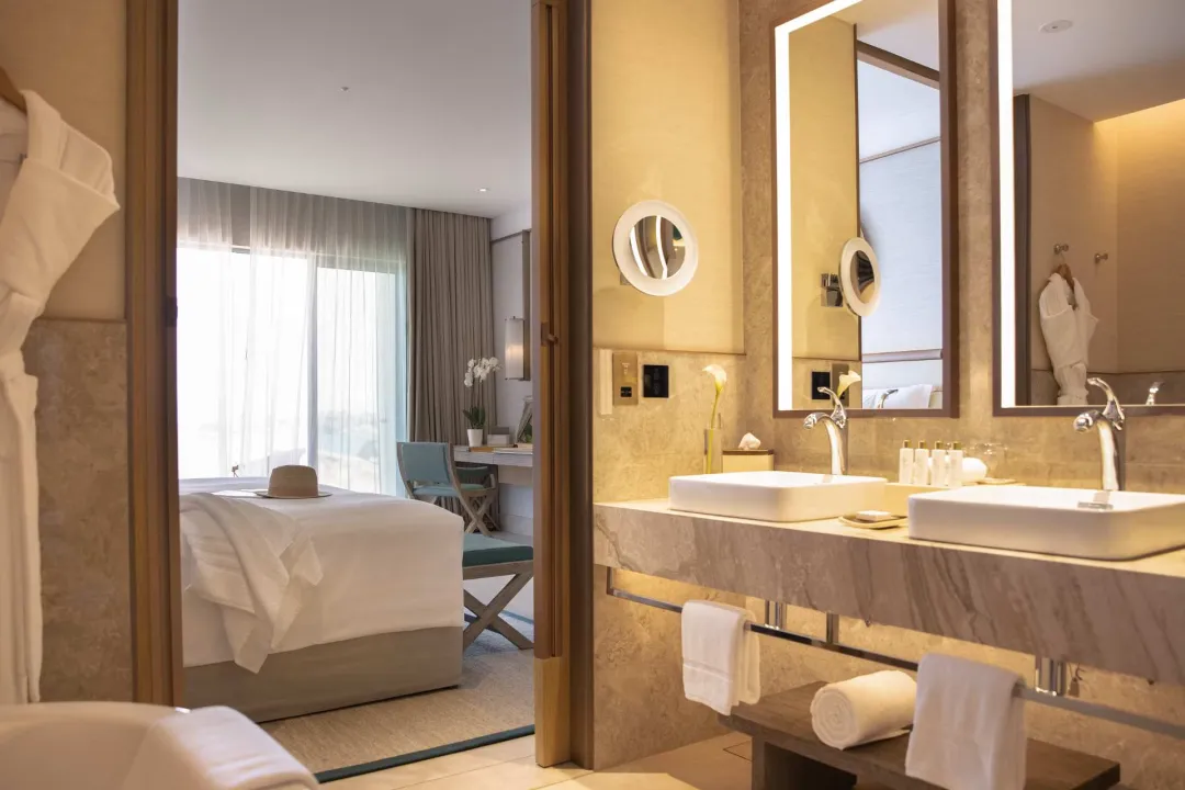 Jumeirah-Muscat-Bay-Ocean-Deluxe-Balcony-Room-Detail