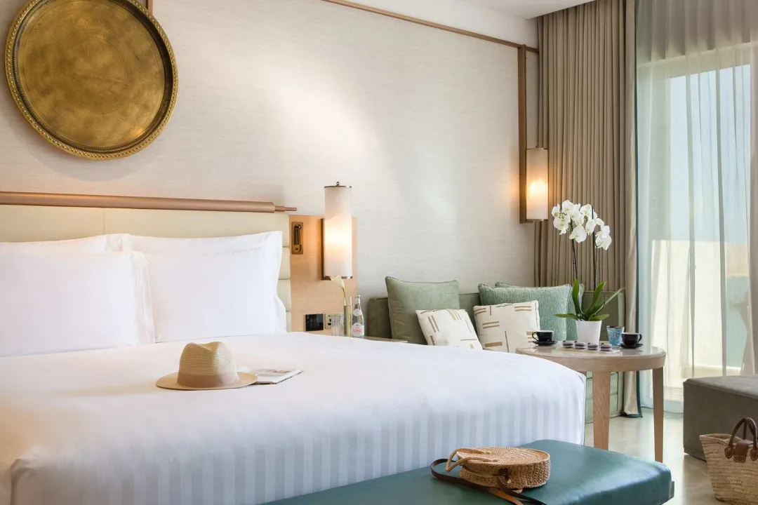 Jumeirah-Muscat-Bay-Ocean-Club-Balcony-Room