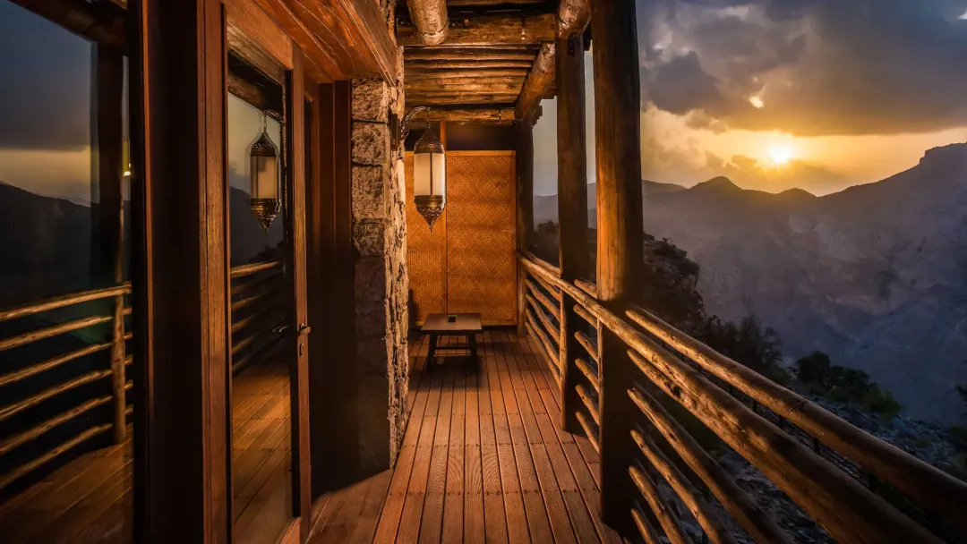 Alila-Jabal-Akdhar-Two-Twin-Beds-with-Mountain-View-Balcony