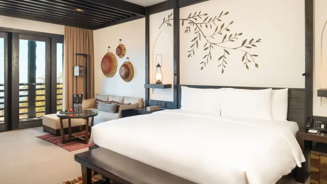 Alila-Jabal-Akdhar-One-King-Bed-with-Jabal-Ridge-View