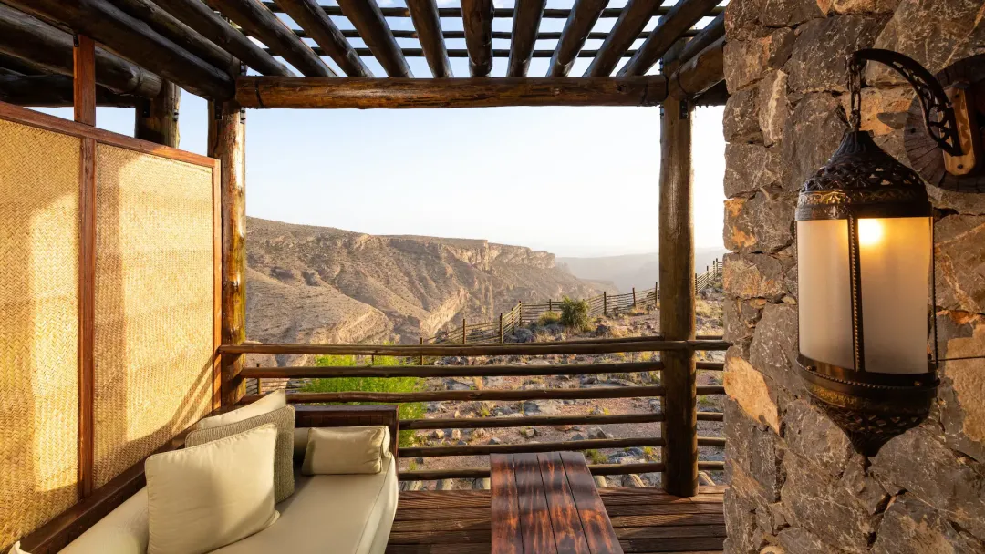 Alila-Jabal-Akdhar-Two-Twin-Beds-with-Jabal-Ridge-View-Balcony