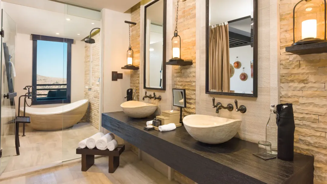 Alila-Jabal-Akdhar-Two-Twin-Beds-with-Jabal-Ridge-View-Bathroom
