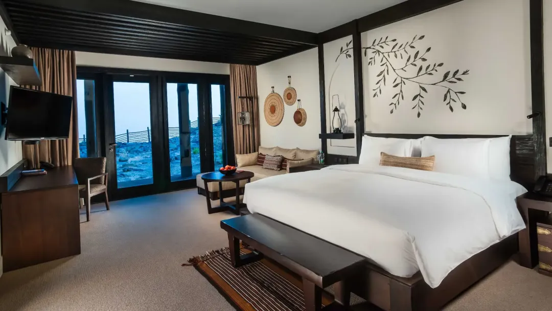 Alila-Jabal-Akdhar-1-King-Bed-with-Horizon-View