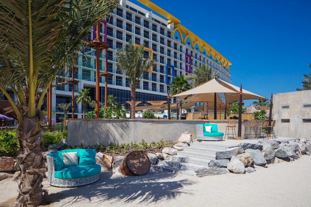 Centara Mirag Resort Dubai - Waves Beach Bar