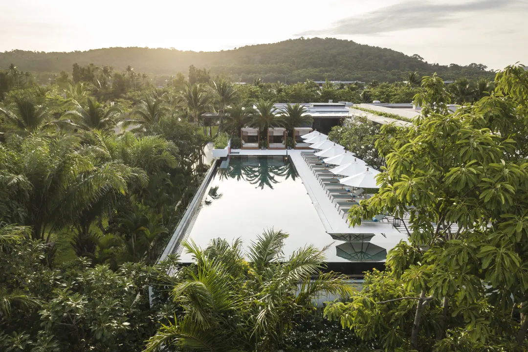 Sailing Club Signature Resort - Pool Sunrise View