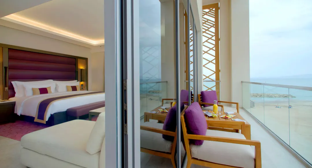 Kempinski-Hotel-Muscat-Grand-Deluxe-Sea-View-Room-Balcony