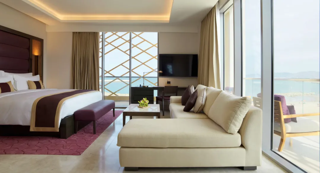 Kempinski-Hotel-Muscat-Grand-Deluxe-Sea-View-Room-King-Bed