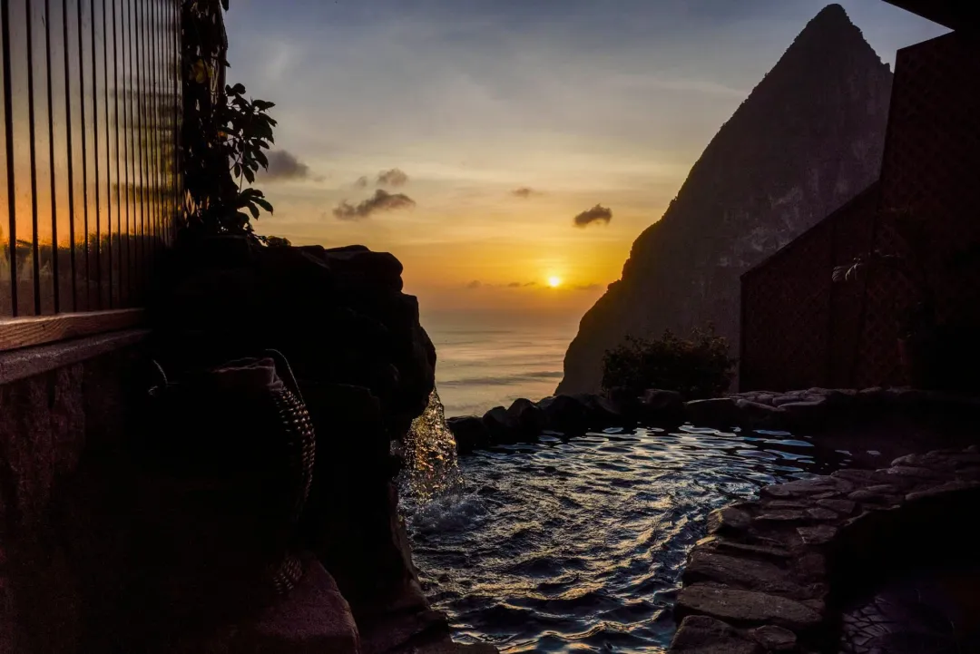 Rainbow Suite - Pool with Mountain View after Sunset