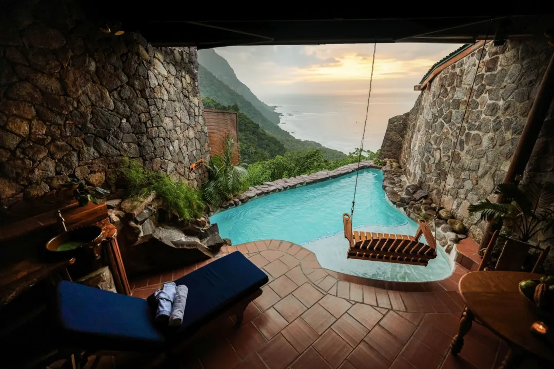 Hilltop Dream Suite - Pool with View