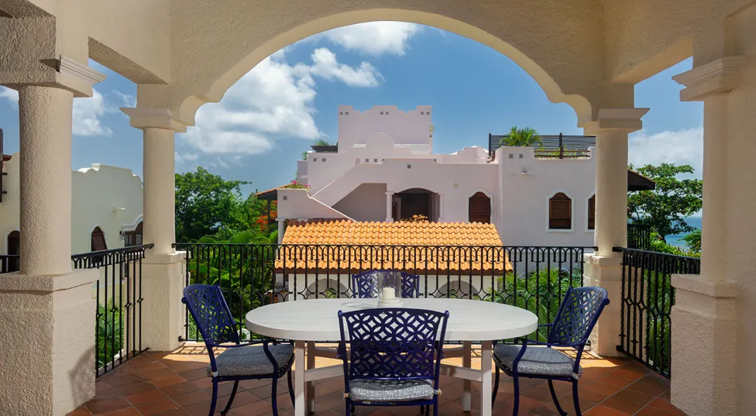 Spanish Courtyard Suite -Balcony Lounge