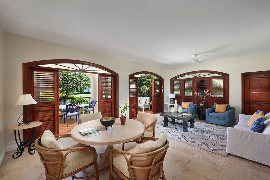 Oceanview Suite with Pool - Living Room