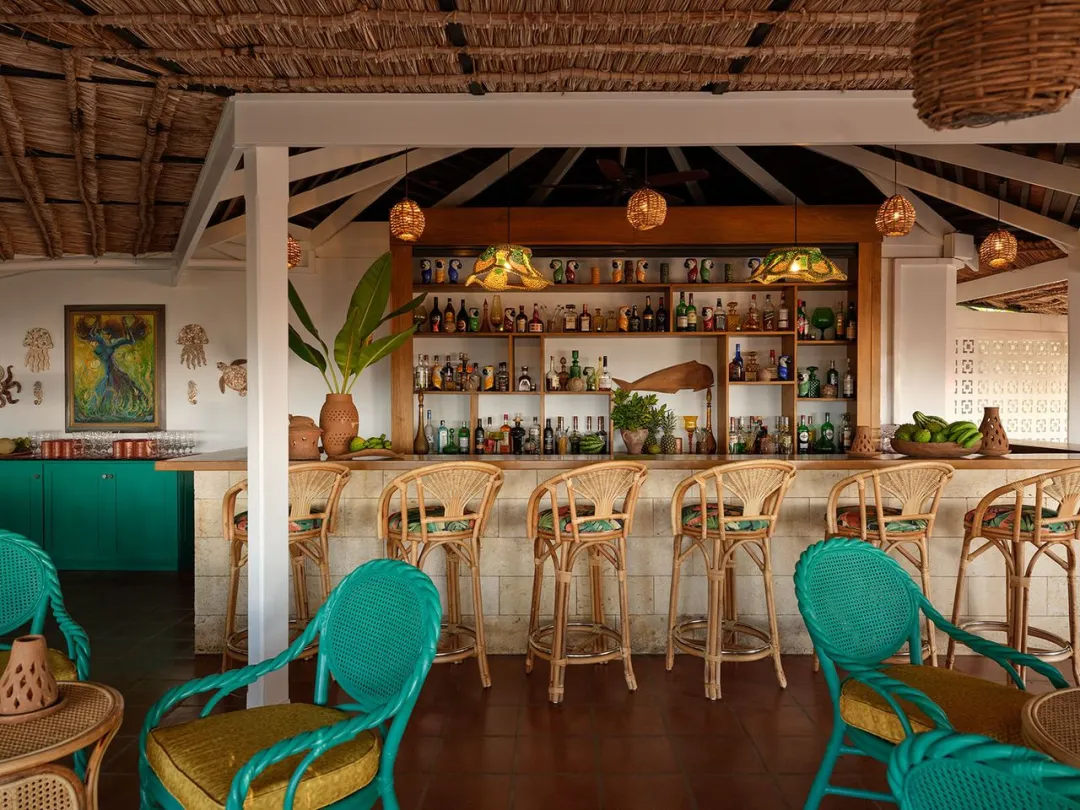 East Winds - Bar