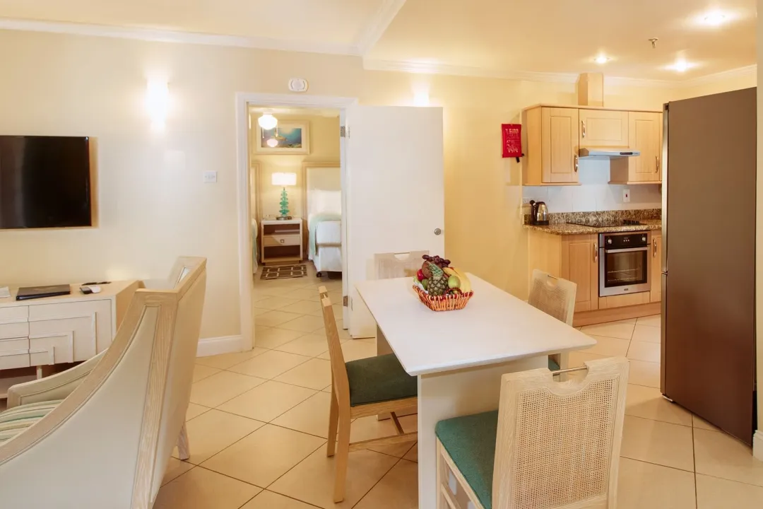 One Bedroom Beachfront Suite - Dining Aeria