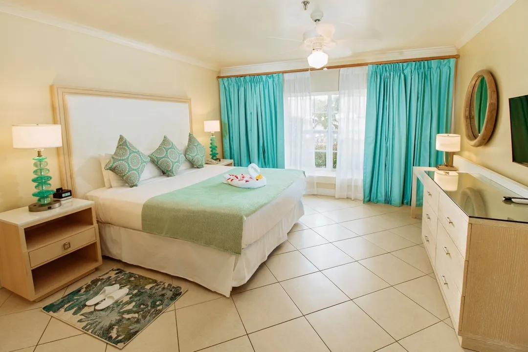 One Bedroom Beachfront Suite - King Bed