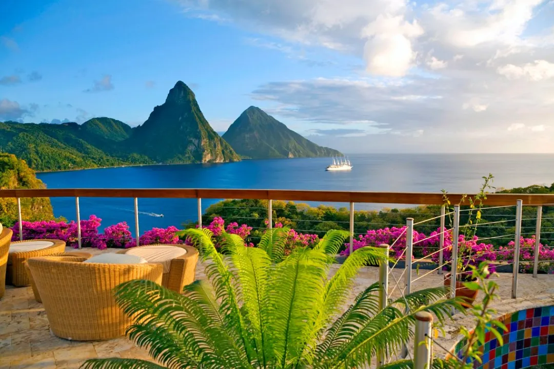 Jade Mountain St. Lucia - Balcony Lounge with View