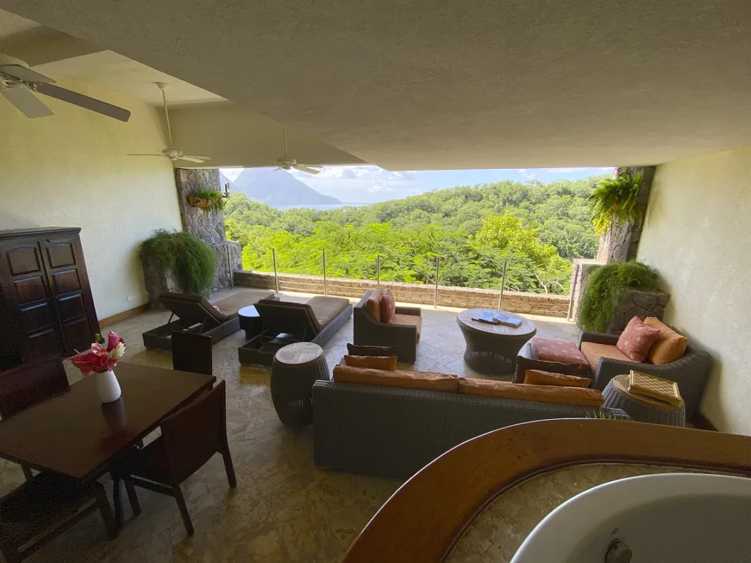 Sky Suite - Seating Aeria with View