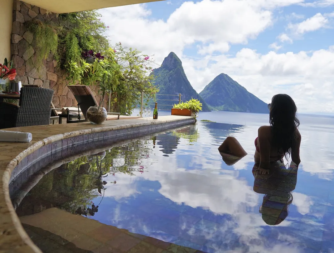 Star Infinity Pool Sanctuary - Pool Lounge