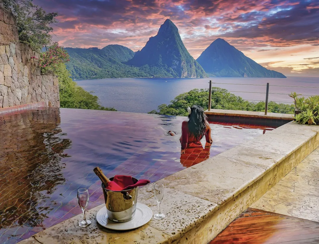 Moon Infinity Pool Sanctuary -Pool with View