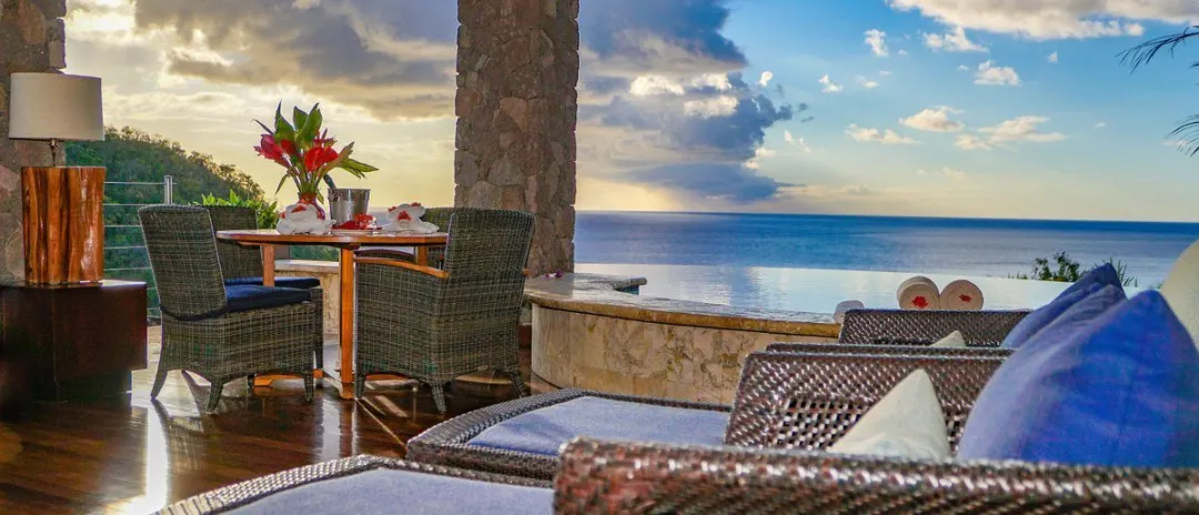 Galaxy Infinity Pool Sanctuary - Seating Aeria