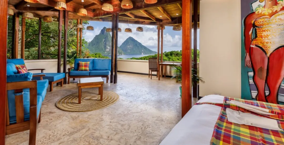 Premium Hillside Room -Seating Aeria with Mountain View