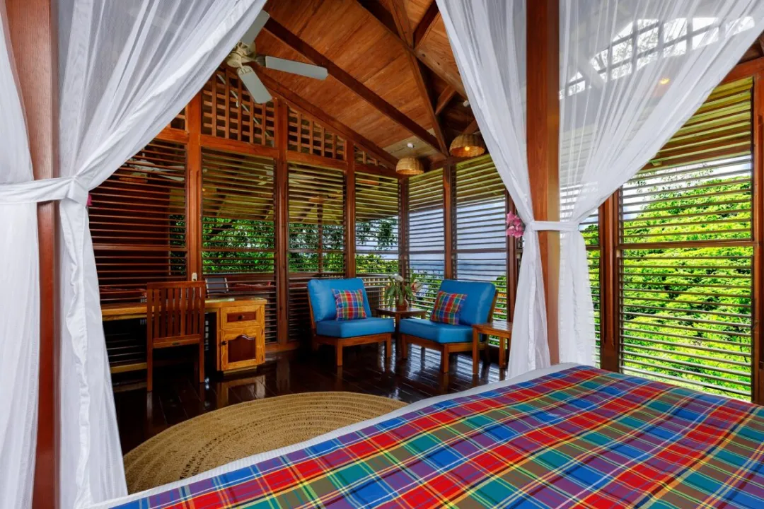 Hillside Deluxe Room - Seating Aeria