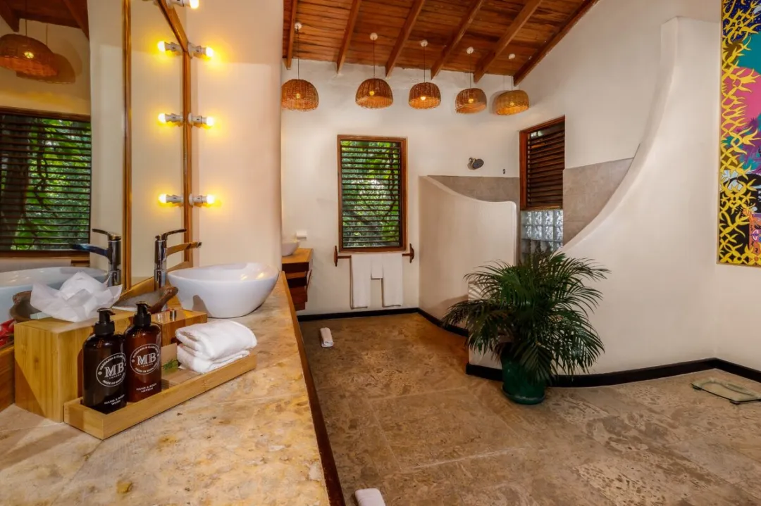 Hillside Deluxe Room - Bathroom