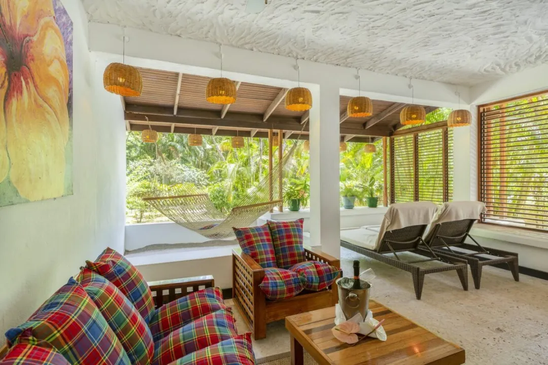 Beachside Deluxe Room - Seating Aeria