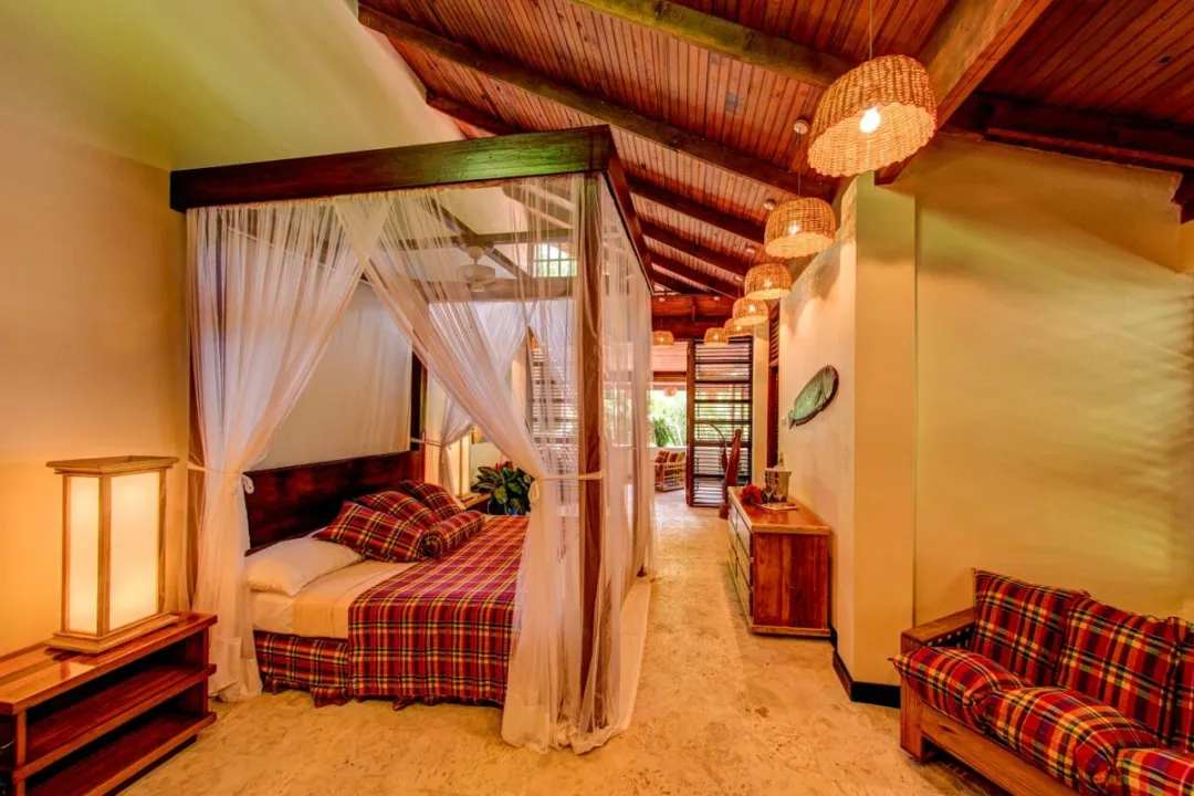 Beachside Deluxe Room - Bedroom