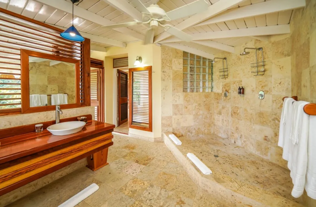 Piton Pool Suite - Shower Room