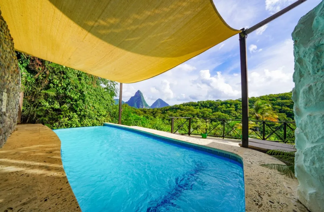 Piton Pool Suite - Pool with View