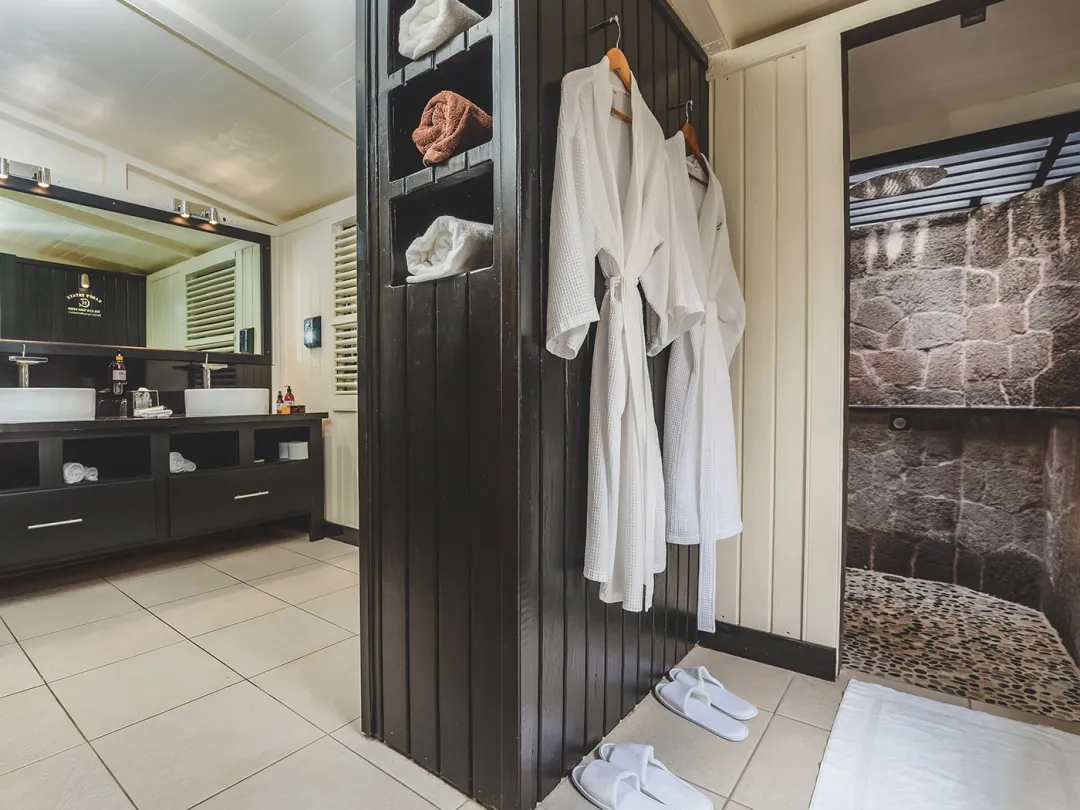 Lodge - Outdoor Shower