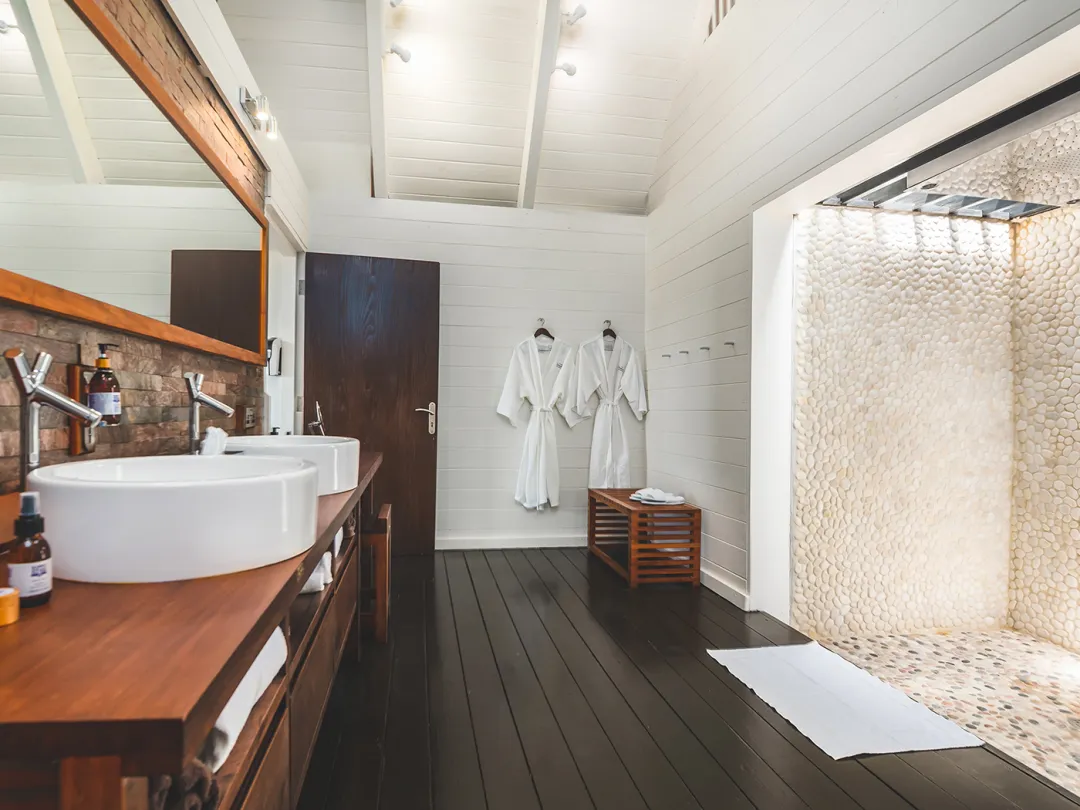 Luxe Lodge - Shower