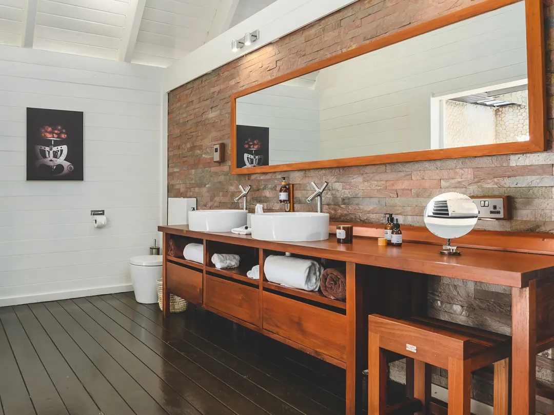 Luxe Lodge - Bathroom