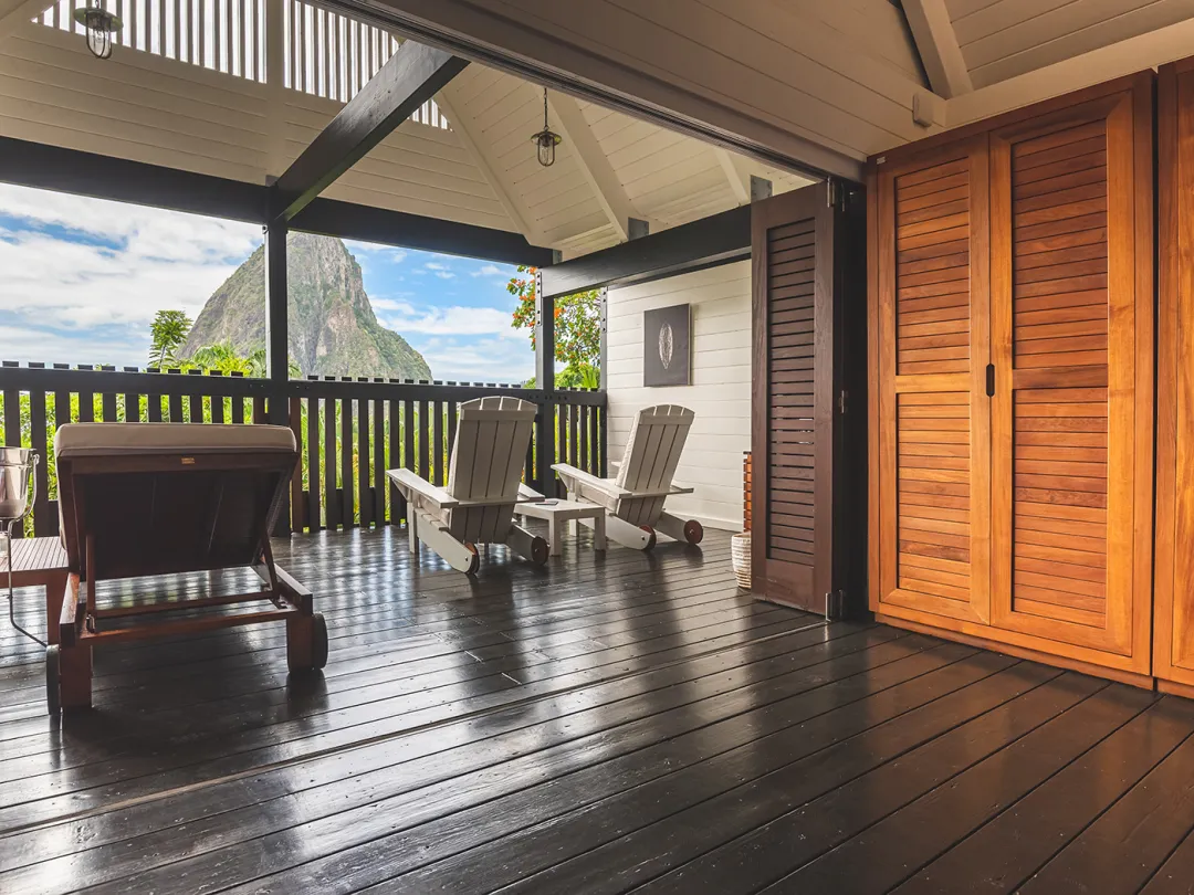 Luxe Lodge - Balcony Lounge