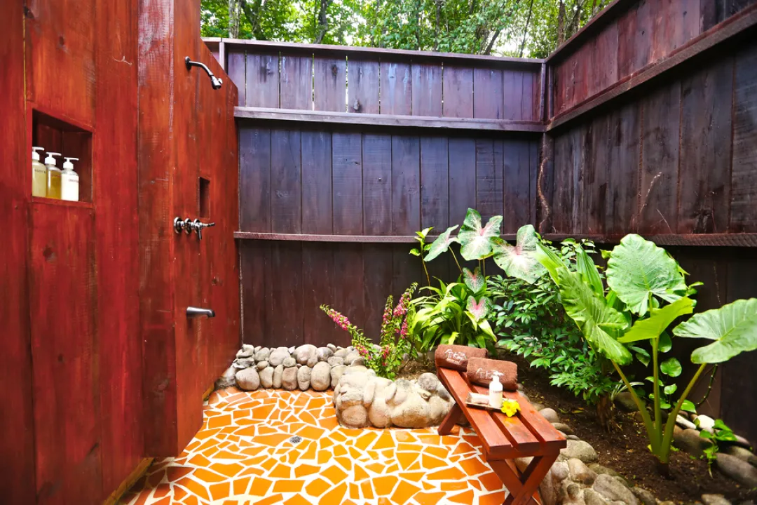 Ocean View Cottage with Pool - Shower