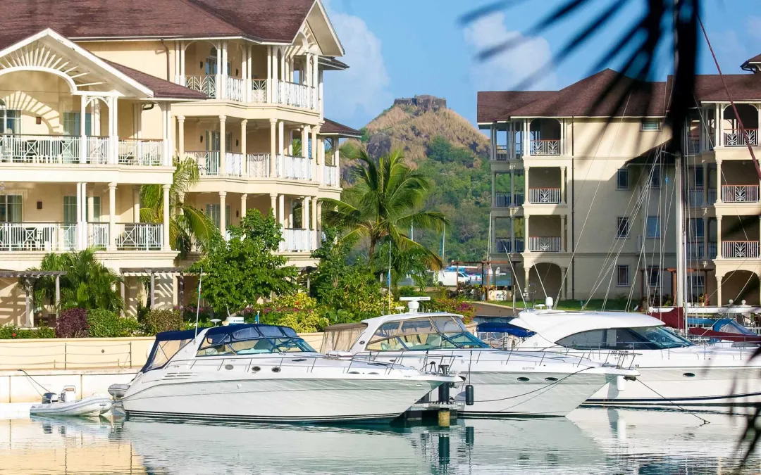 The Landings Resort & Spa - Hotel View with Mountain View