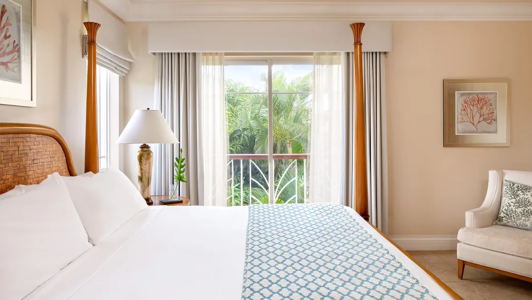 One Bedroom Villa Suite Marina View - Bedroom with Balcony View