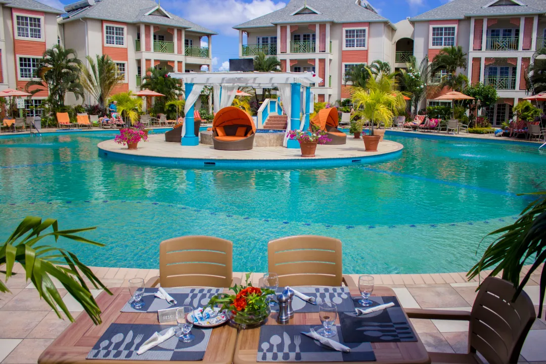 Bay Gardens Beach Resort - Hi Tide Restaurant