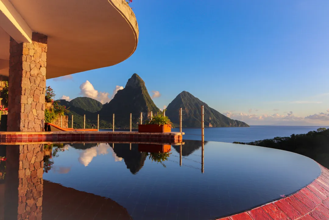 Jade Mountain - Infinity Pool