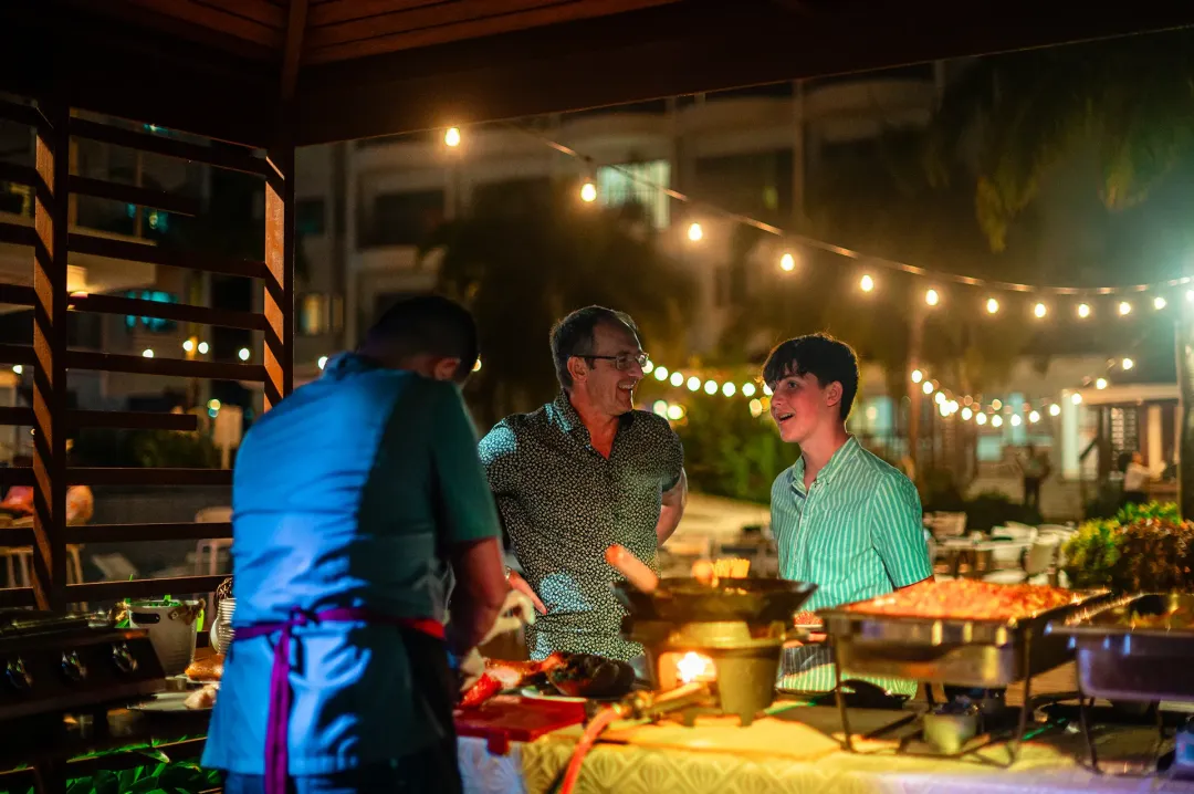 Harbor-Club-St.-Lucia-Street-Market-Bar