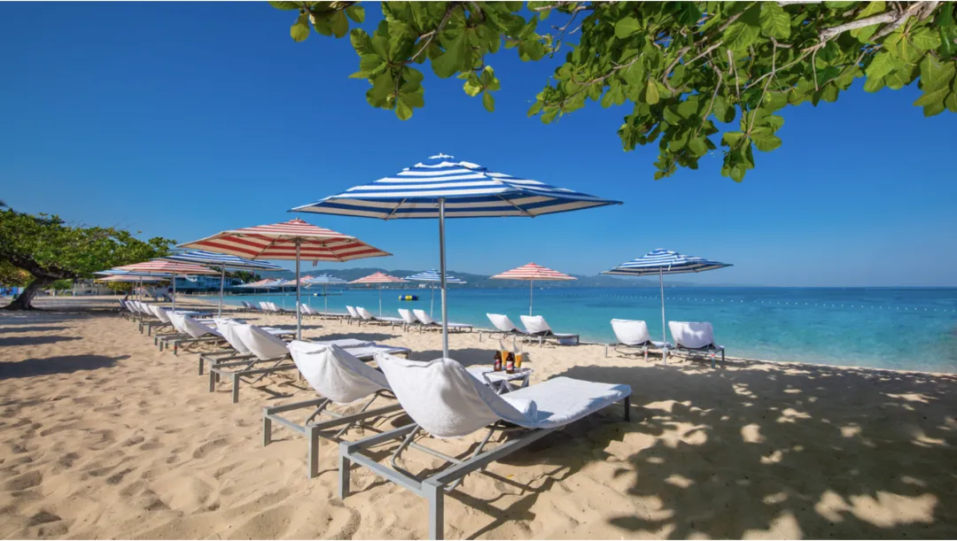 S-Hotel-Jamaica - Beach Beds