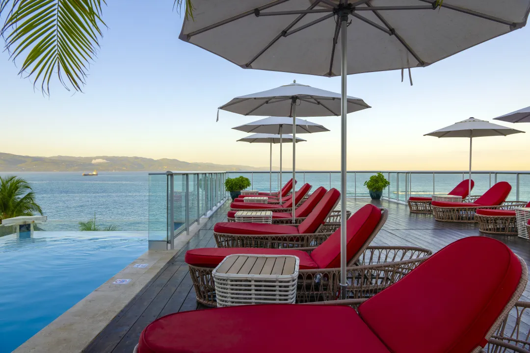 S-Hotel-Jamaica - Pool Beds