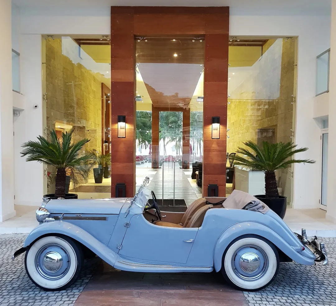 S-Hotel-Jamaica - Lobby Entrance