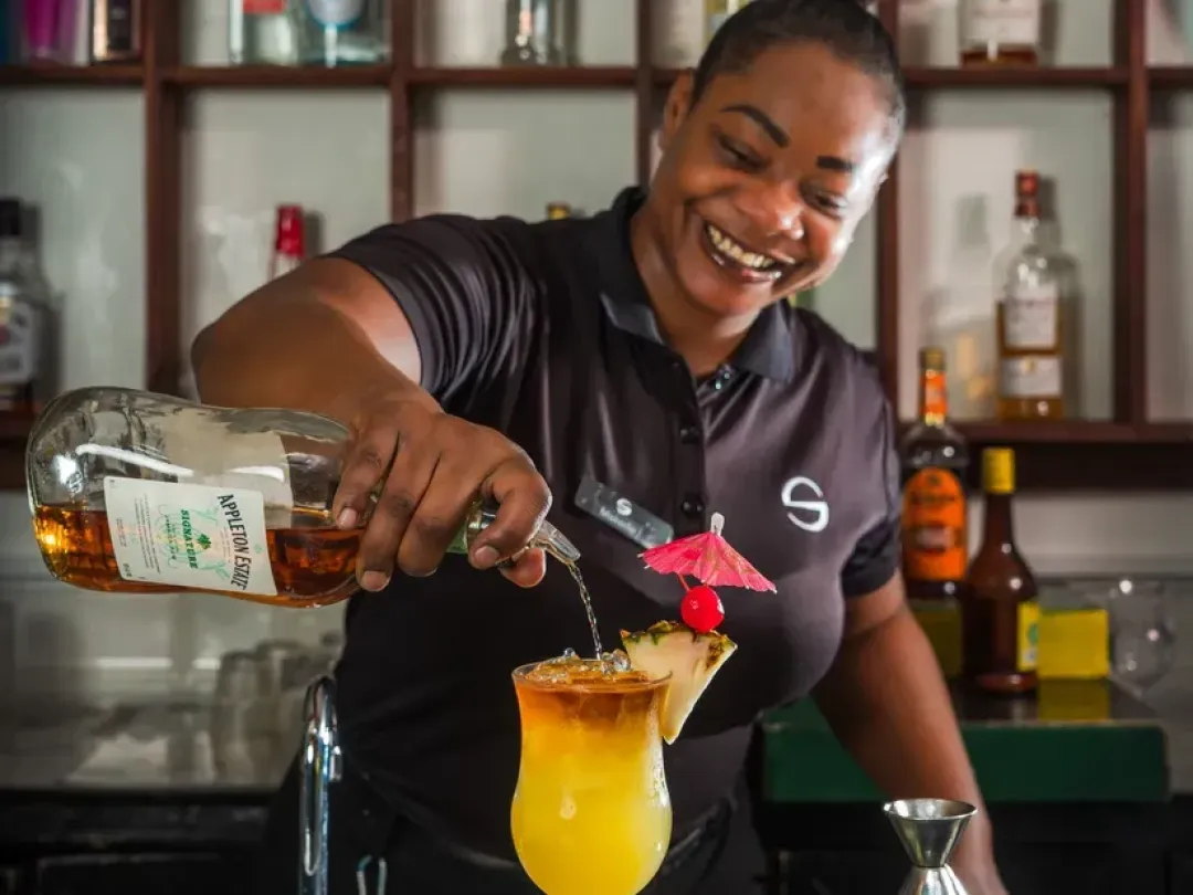 S-Hotel-Montego-Bay-Lobby-Bar