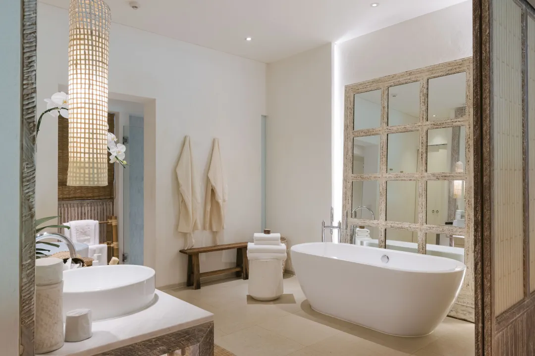 Raya Heritage -Huen Bon Suite - Bathroom Detail