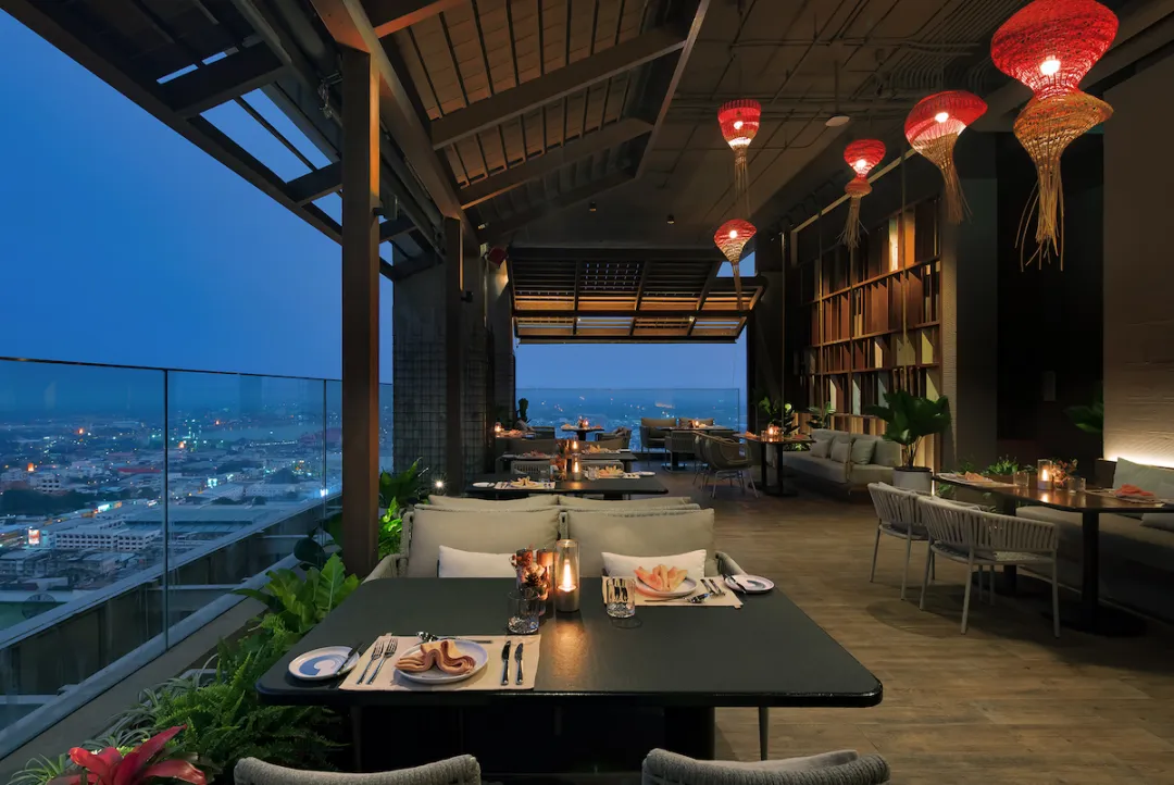 Ad Lib Hotel Khon Kaen - Seasons 27 Restaurant - Evening