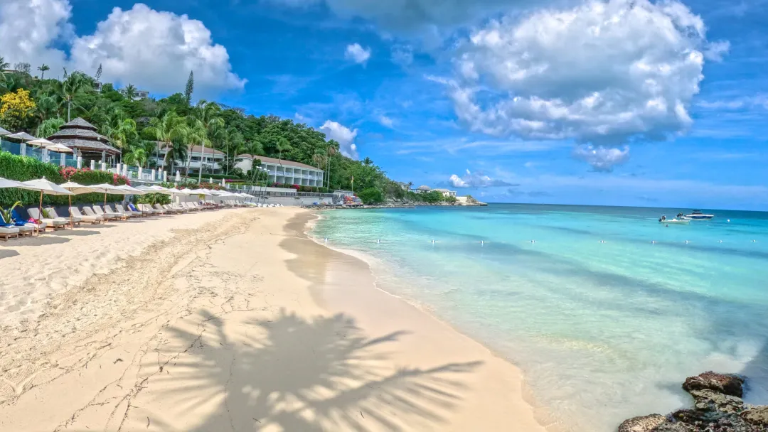 Blue Waters Resort and Spa - Beach Lounge