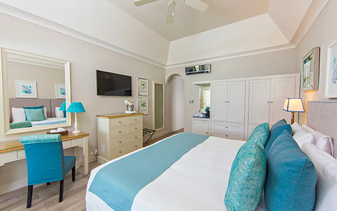Deluxe Beachfront Room - Bedroom