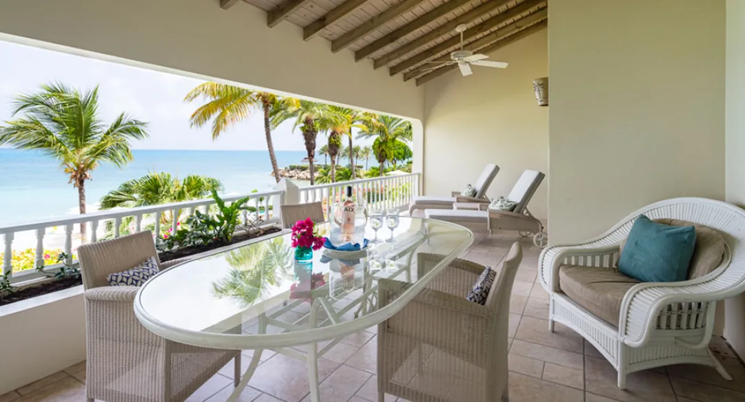 Luxury Suite - Balcony Lounge with View